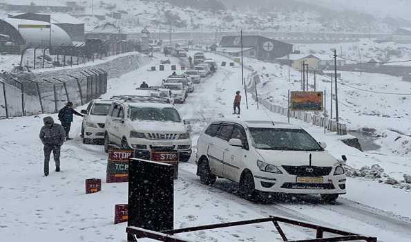 Indian Army rescues 447 stranded Tourists from Nathula