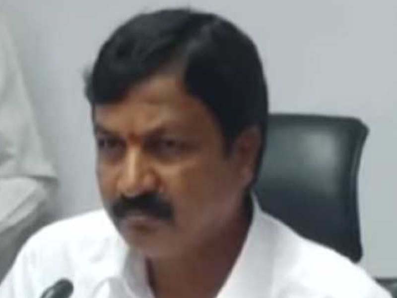 CD Menace: Former Minister Ramesh Jarkiholi appears before SIT