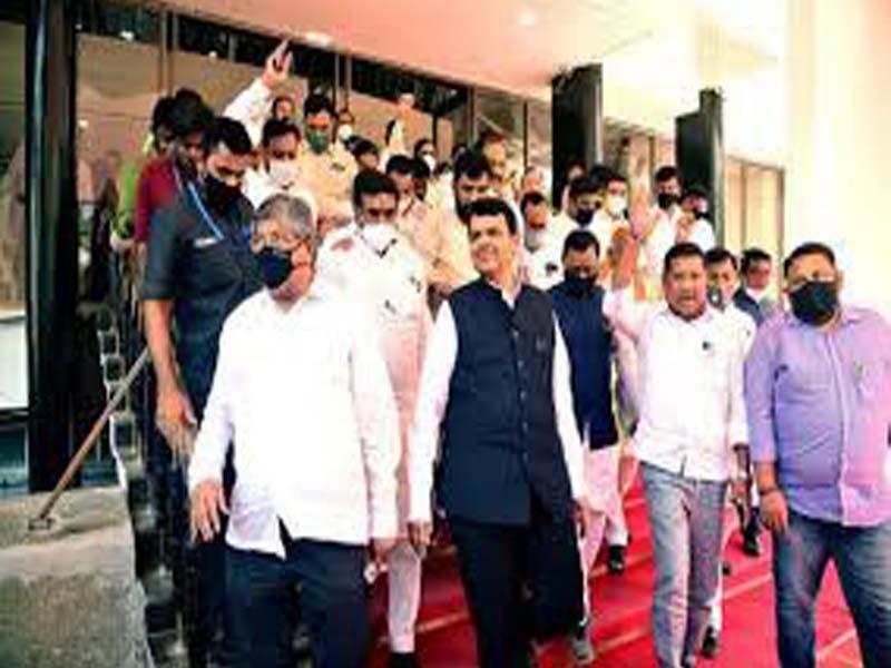 Maha Assemly adjourned over Fadnavis demand to arrest Mumbai cop