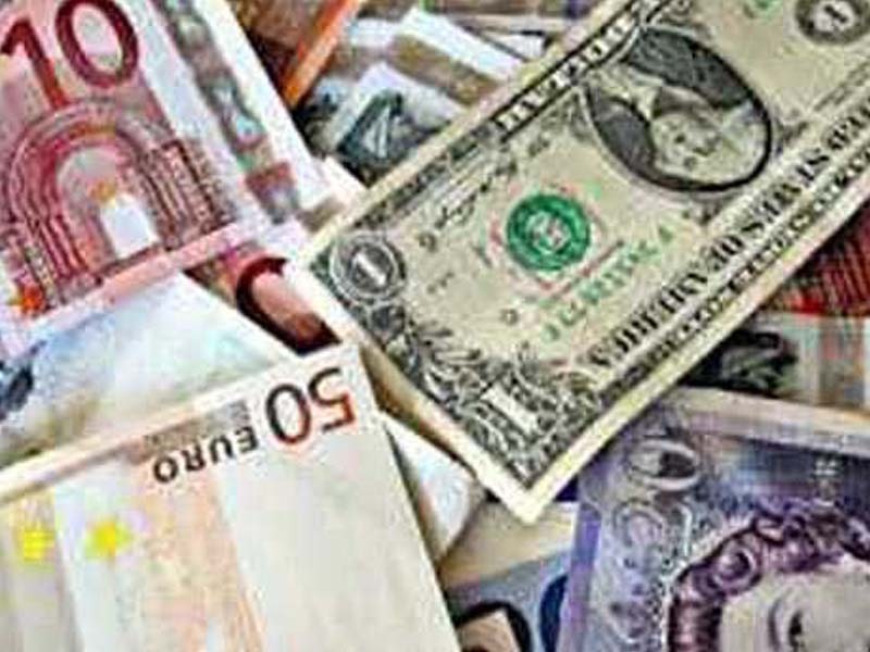 Major currencies down