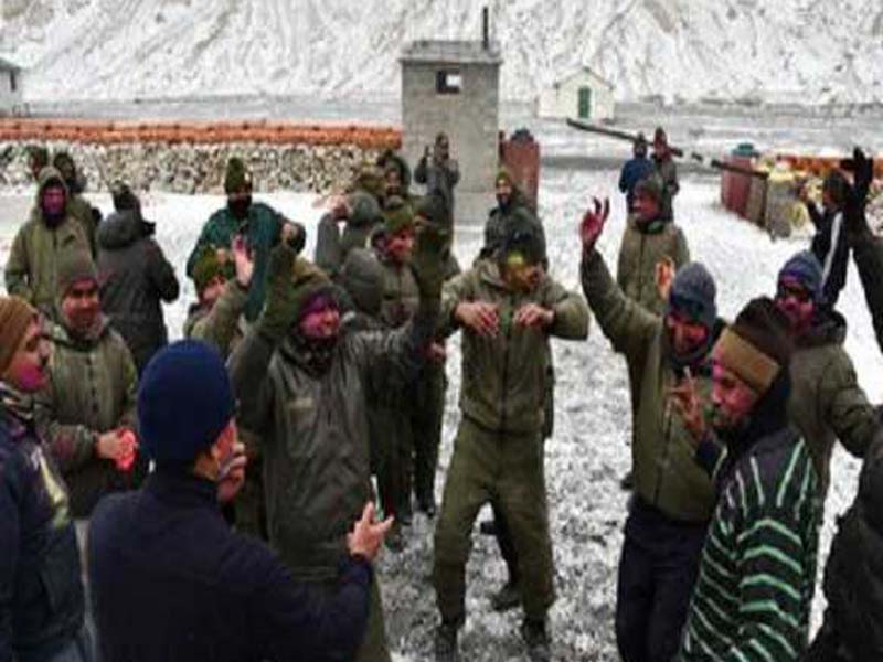 Galwan: ITBP Jawans celebrate Holi at 17,000 ft altitude