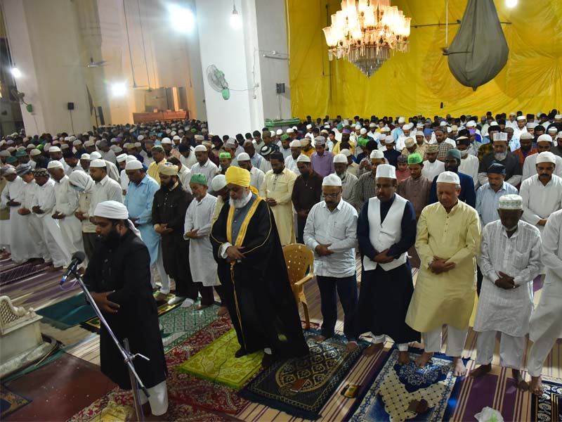 Shab-E-Meraj Isha Prayer Performing at Mecca Masjid