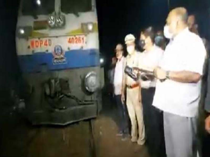 First Oxygen Express leaves for Visakhapatnam to bring 110 tonnes Oxygen
