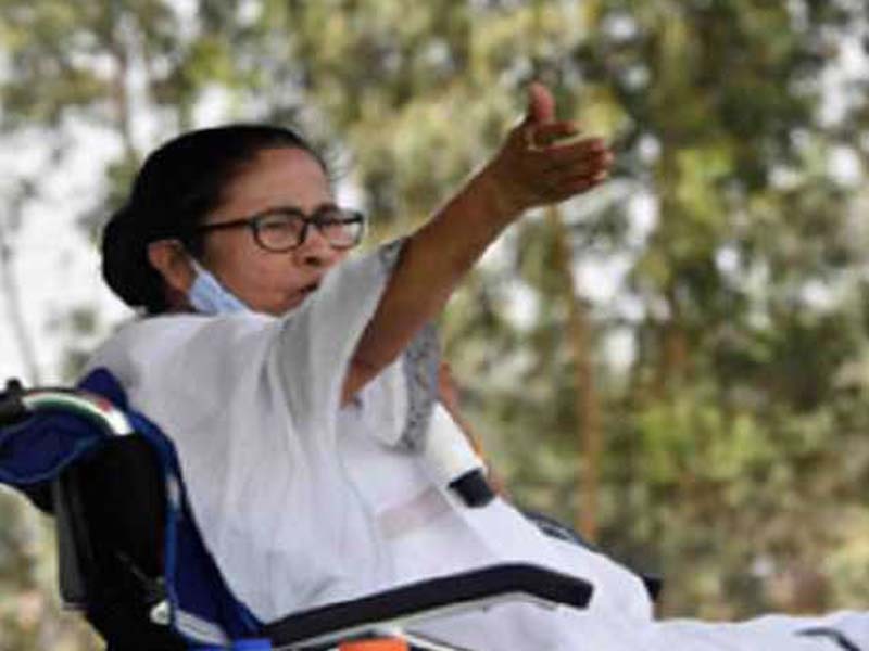 Mamata accuses BJP of playing “divisive” politics