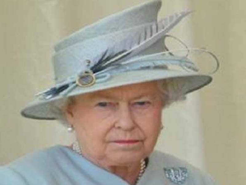 Queen Elizabeth II resumes royal duties 4 days after Prince Philip’s demise
