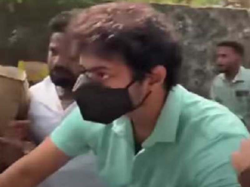 Kollywood votes, Actor Vijay pedals his way to cast his ballot