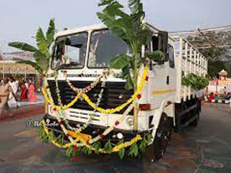 Ashok Leyland donates minibus to TTD
