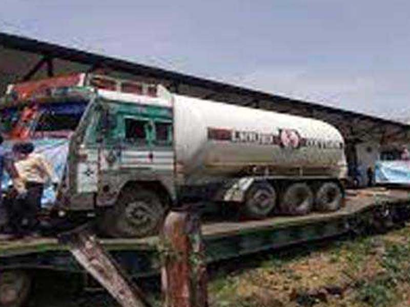 Oxygen special express train reaches Lucknow