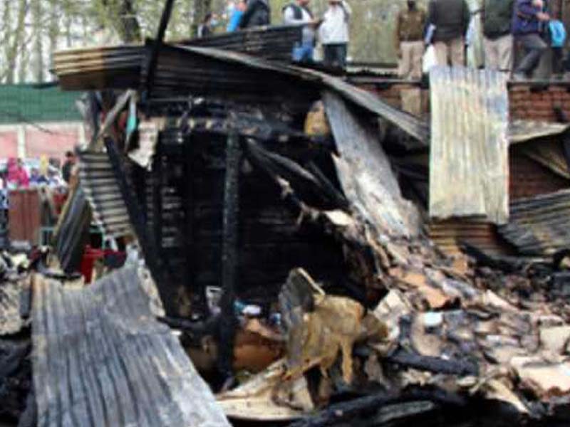 Woman, son killed, six houses gutted in Srinagar fire