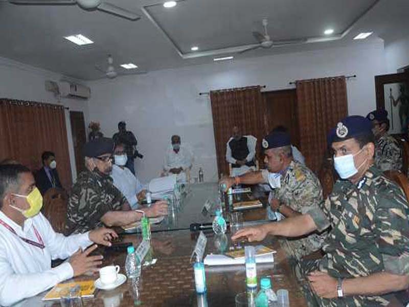 Shah holds security review meeting in Jagdalpur