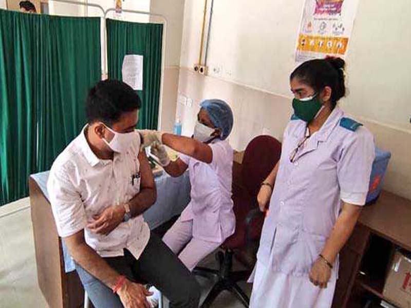 Goa CM takes the second dose of Covid-19 vaccine