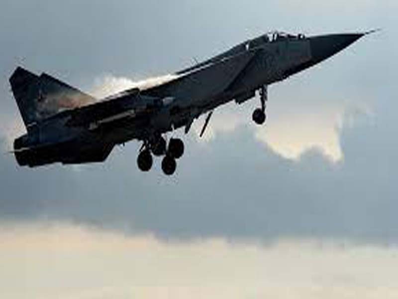 Russian MiG-31 fighter jet intercepts US aircraft over the Pacific Ocean