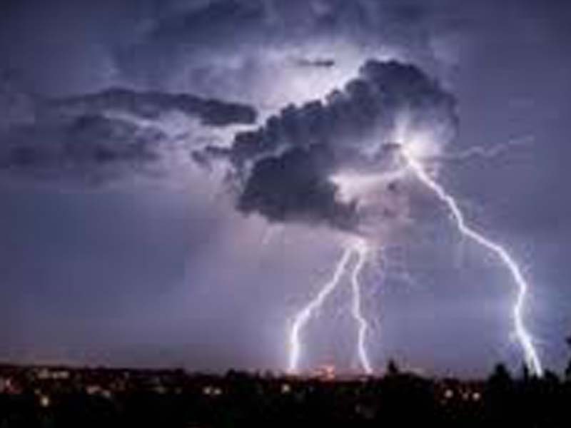 Unseasonal rain in Sangli, a woman dies in lightning strike