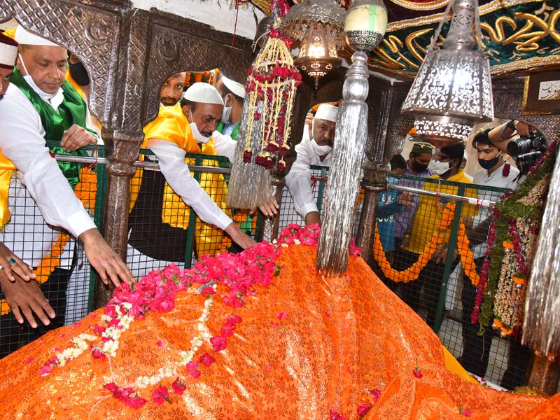 Home  minister   Mohammed Mahmood Ali visit  dargah  yousfiyan   nampally   today