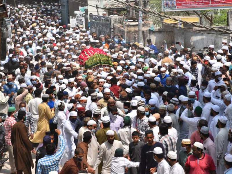 Last rites of Mufti Azeemuddin Sahab