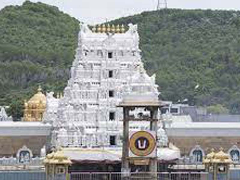 Tirumala Temple chief priest Narayana Deekshitulu succumbs to Covid-19