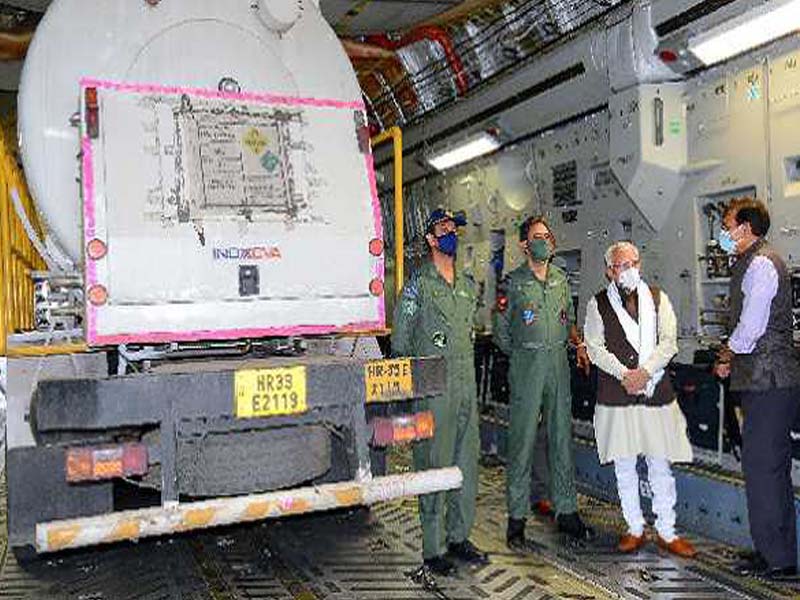 Khattar flags off two tankers to Bhubaneshwar for bringing oxygen supply to Haryana