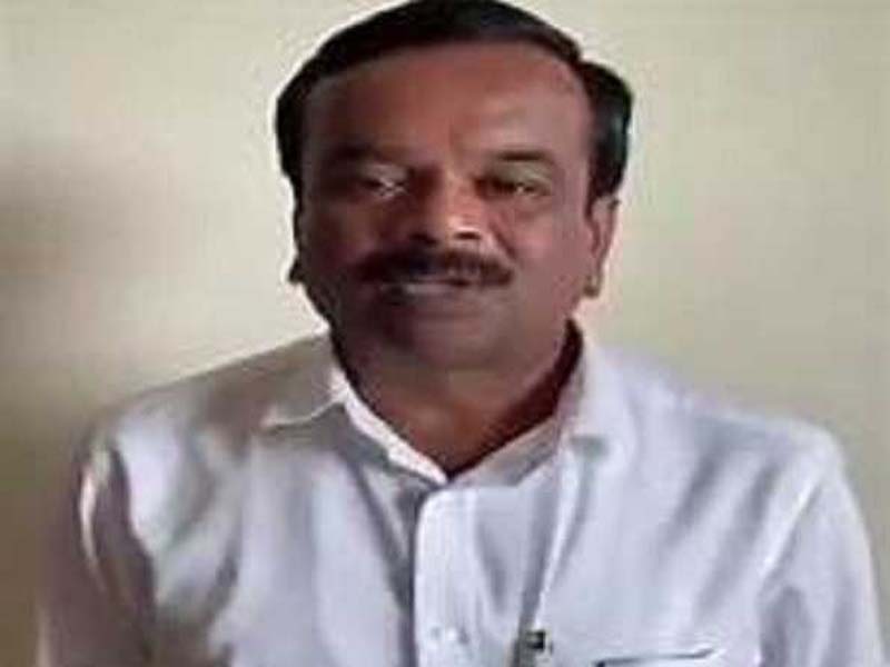 MLA Nitin Pawar visits cyclone-hit villages of Nashik
