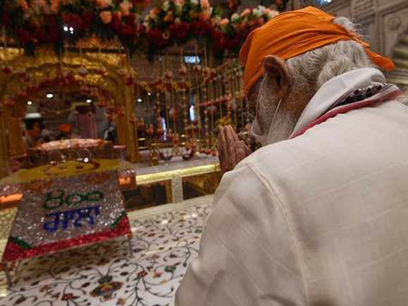 PM Modi extends greetings on 400th ParkashPurab