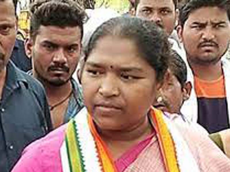 Congress MLA stages protest demanding inclusion of COVID-19 treatment in Aarogyasri scheme