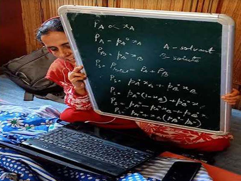 Students of Hamirpur availing benefits of every home, school program through an online media