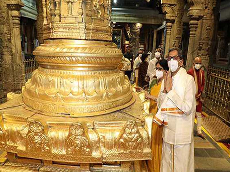 CJI Ramana offers prayers at Lord Venkateswara Temple in Tirumala