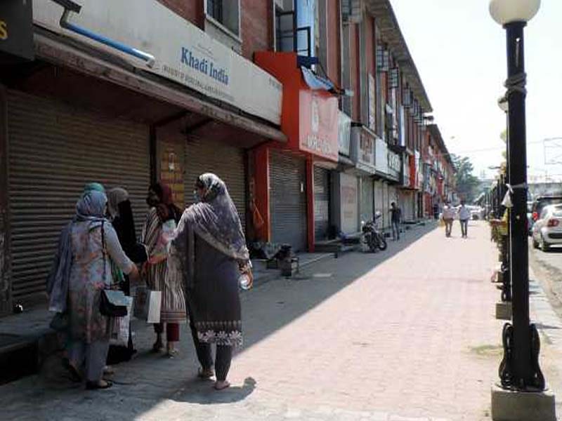 Restrictions on movement of people back in Kashmir due to ‘COVID curfew’