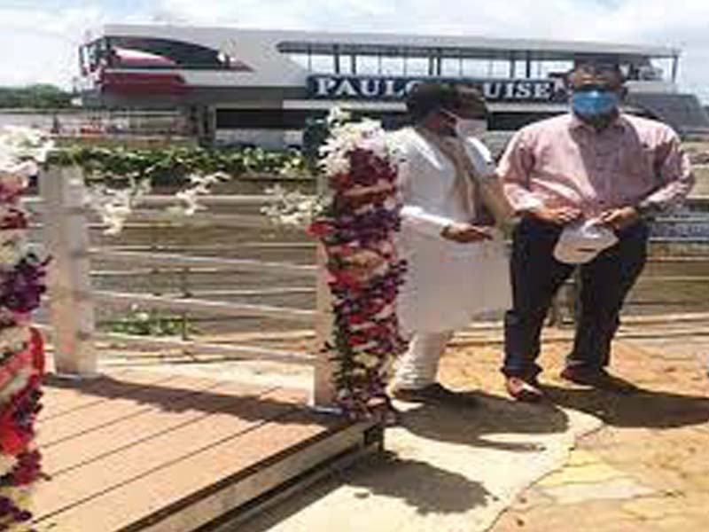 Mansukh  Mandaviya inaugurates floating jetty at Old Goa