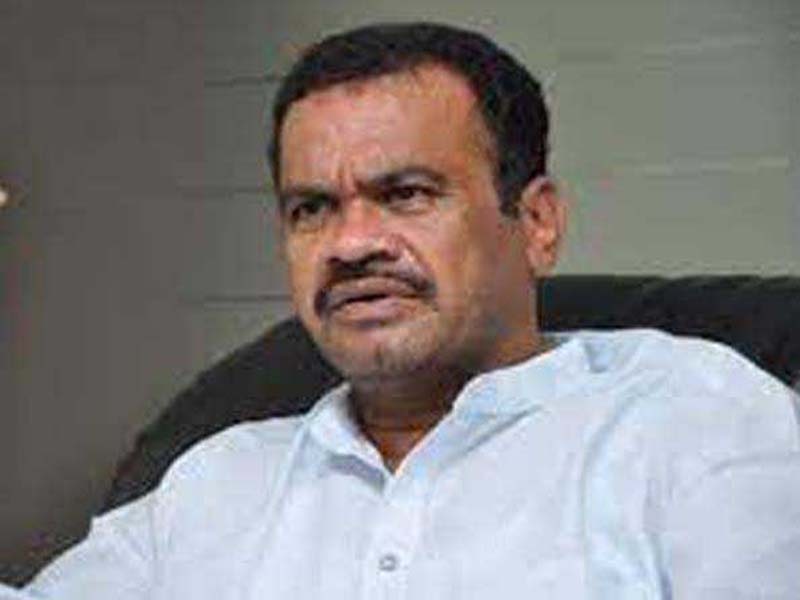 Komatireddy urges Kishan Reddy to allot funds for the development of Bhongir Fort