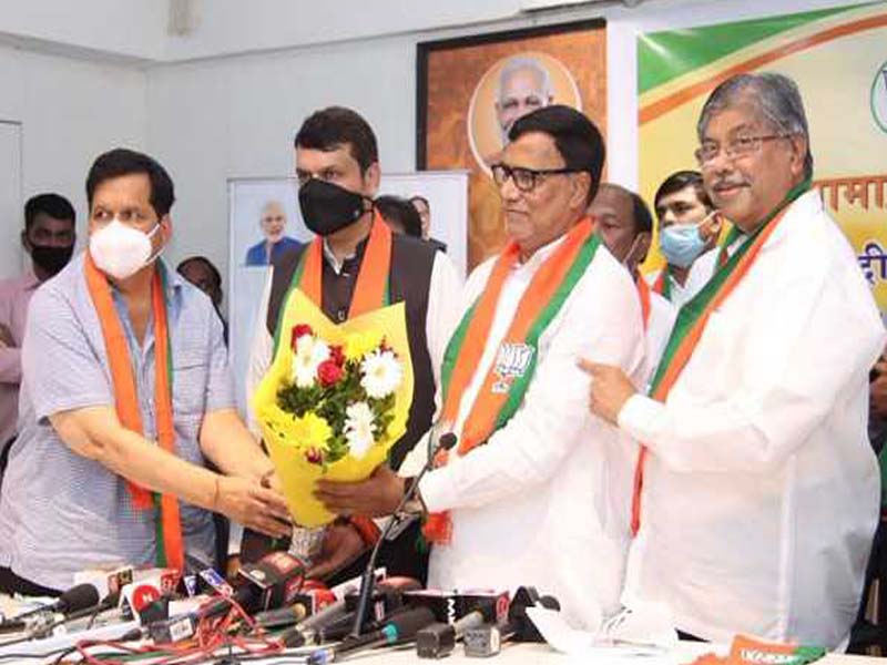 Ex-MRCC chief Kripashankar Singh joins BJP