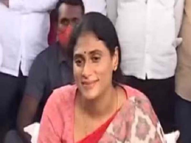Sharmila holds dharna protesting against unemployment problem in Telangana