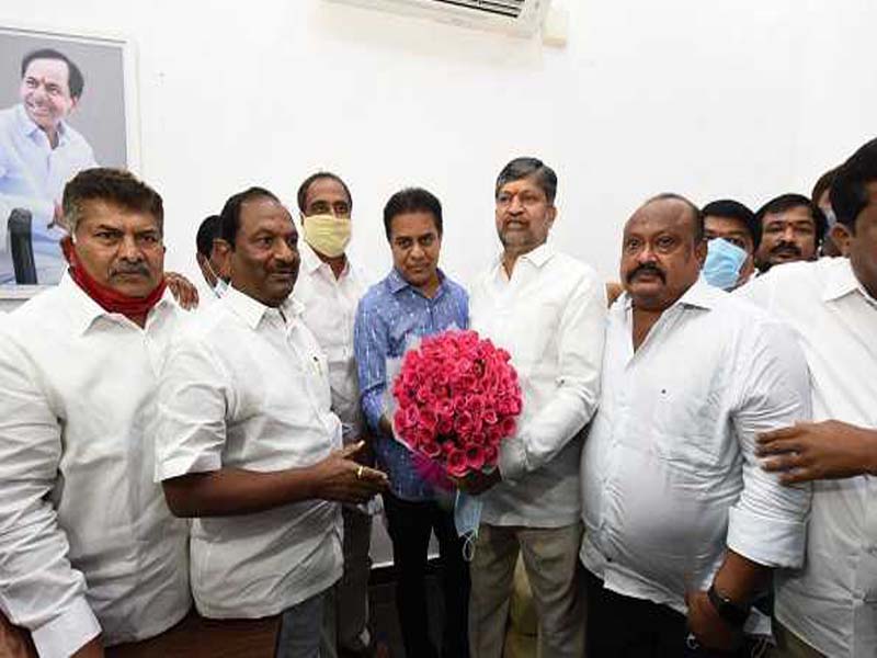 Ex-Minister L Ramana joins ruling TRS
