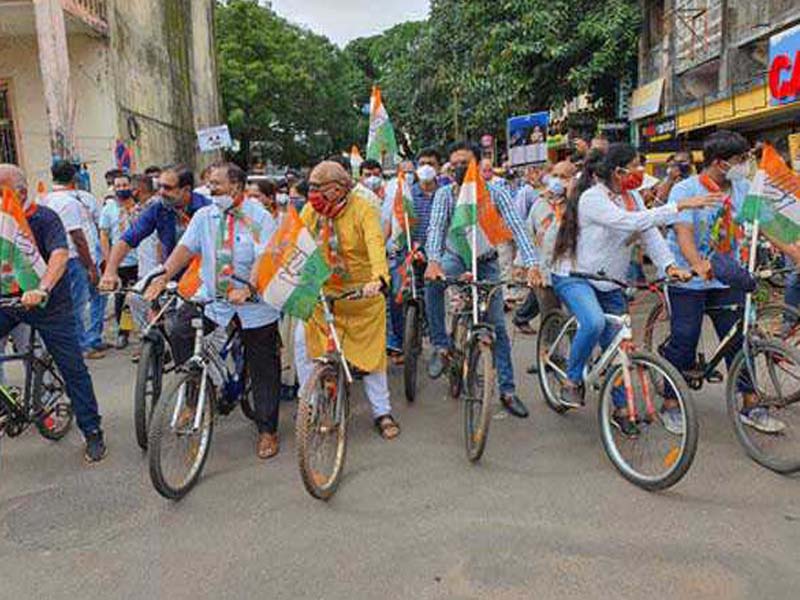 Congress protests against fuel price hike holds cycle rally