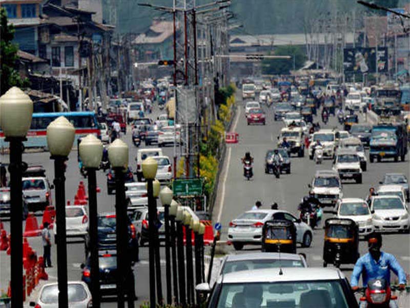 COVID: Markets reopen in Srinagar after weekend curfew
