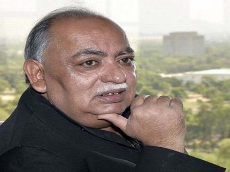 UP police under fire over a late-night raid at poet Munavwar Rana’s residence