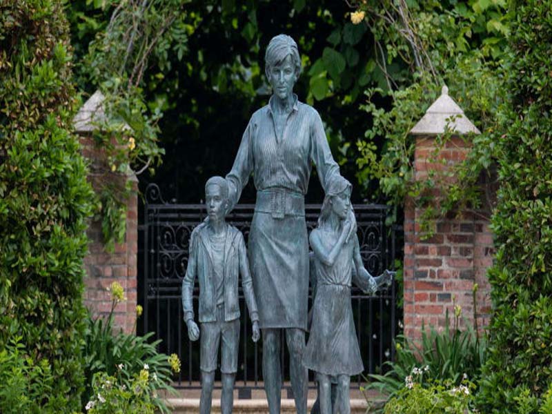 Statue of Princess Diana unveiled at Kensington Palace by sons on 60th birthday