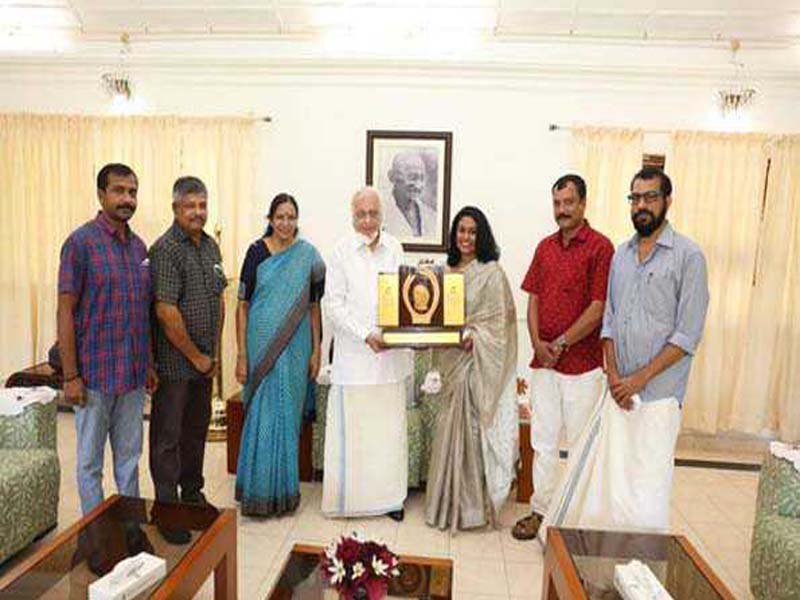 Kerala Guv presents ‘Mother Teresa’ Award to actress Seema G Nair