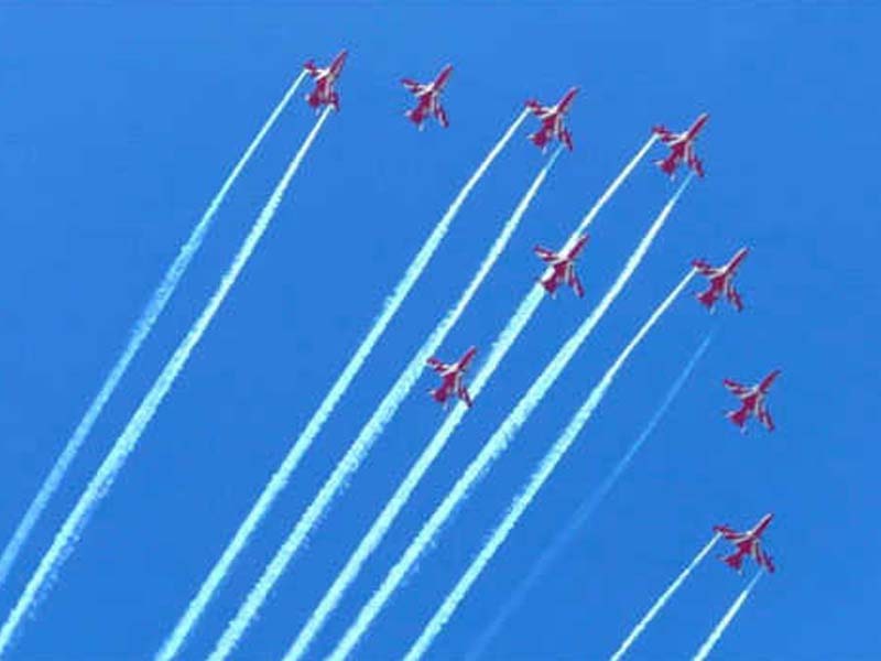 IAF ‘enlightens’ Srinagar skies with spectacular air-show over Dal Lake