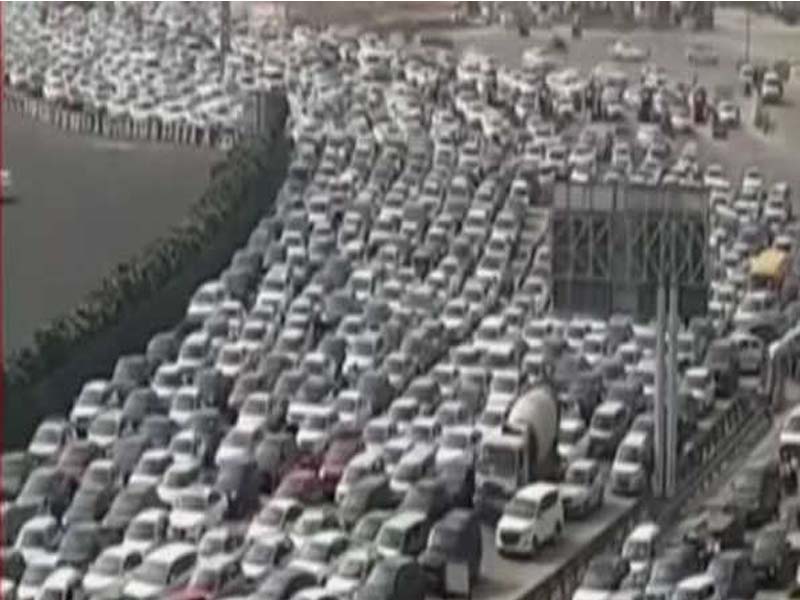 Delhi witnesses heavy security, traffic jams on Bharat Bandh