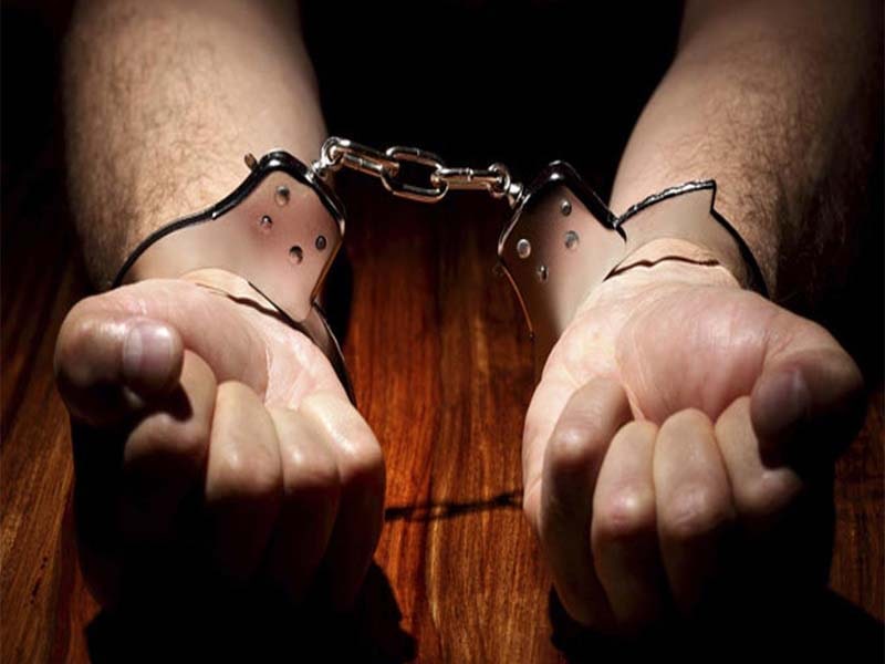 Maha: Banned tobacco worth lakhs seized; one held