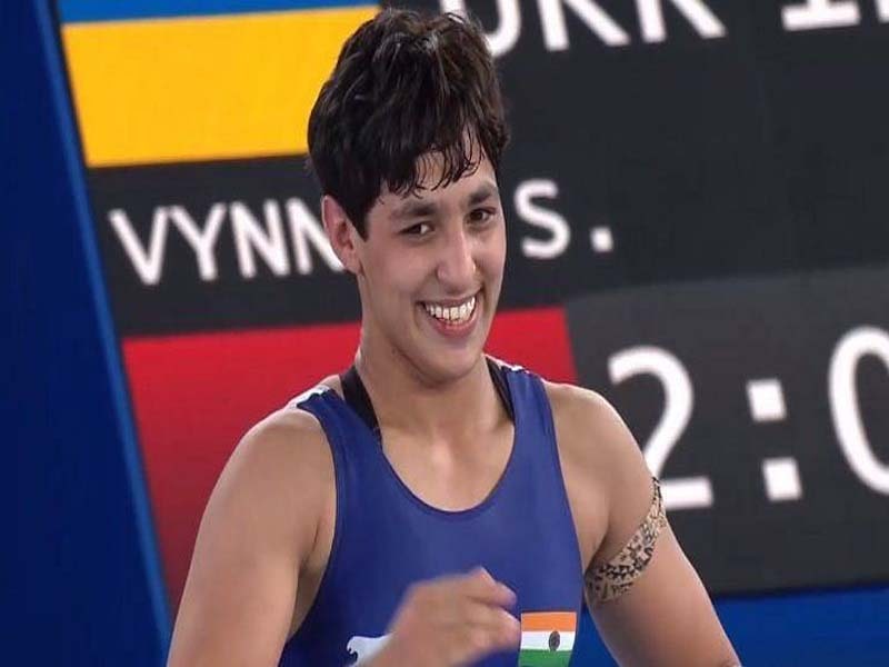 Sandeep Singh congratulates Anshu Malik for reaching the finals of the World Wrestling Championship