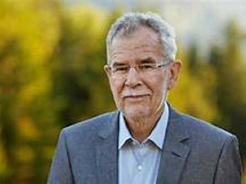 Austrians invited to presidential palace for Covid-19 shots