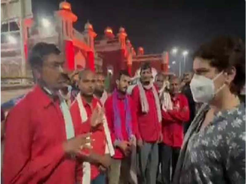 Priyanka Gandhi Vadra reach Lalitpur to meet families of farmers died due to fertilizer shortage
