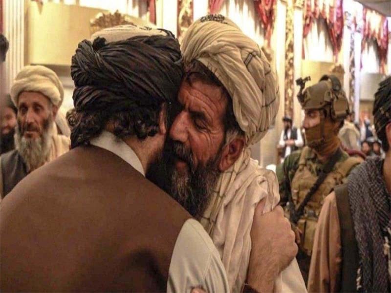 Sirajuddin Haqqani meets families of slain suicide bombers, calls them ‘heroes of Islam, country’