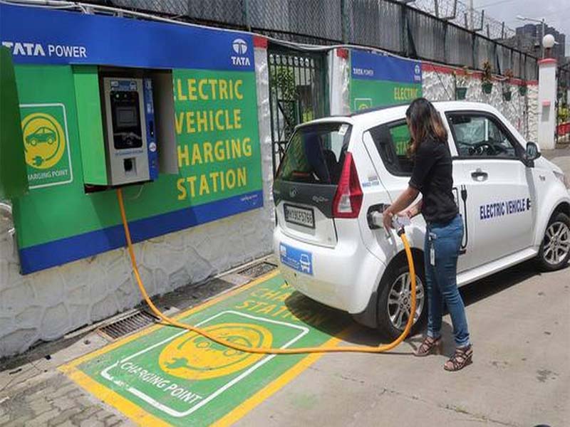 Govt directs to install solar charging stations at petrol pumps