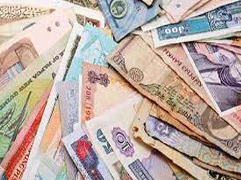 Major currencies down