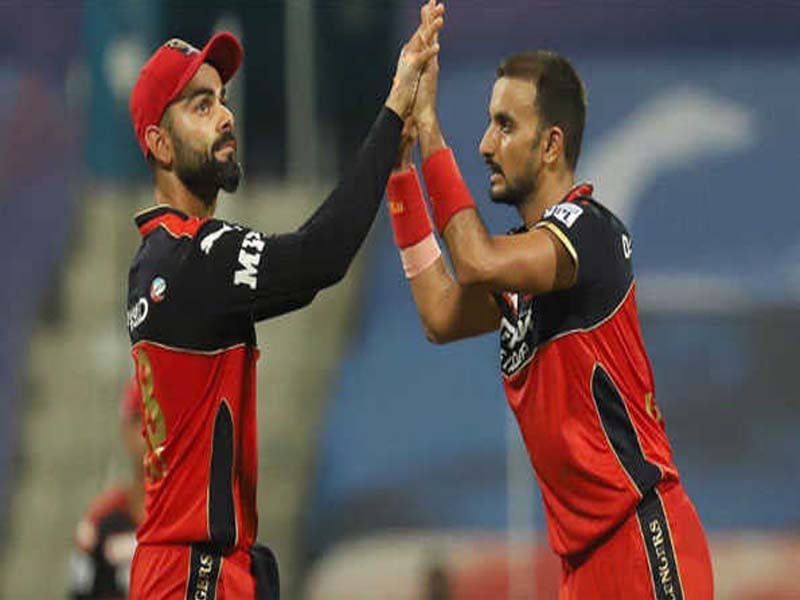 IPL 2021: RCB restrict SRH to 141 runs, Harshal Patel takes 3 wickets