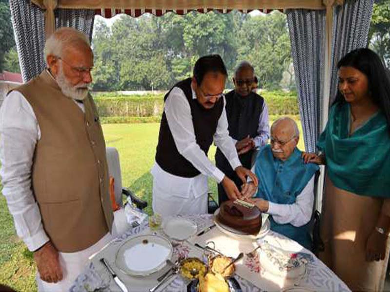 PM, VP, Union Ministers wish Advani on 94th birthday