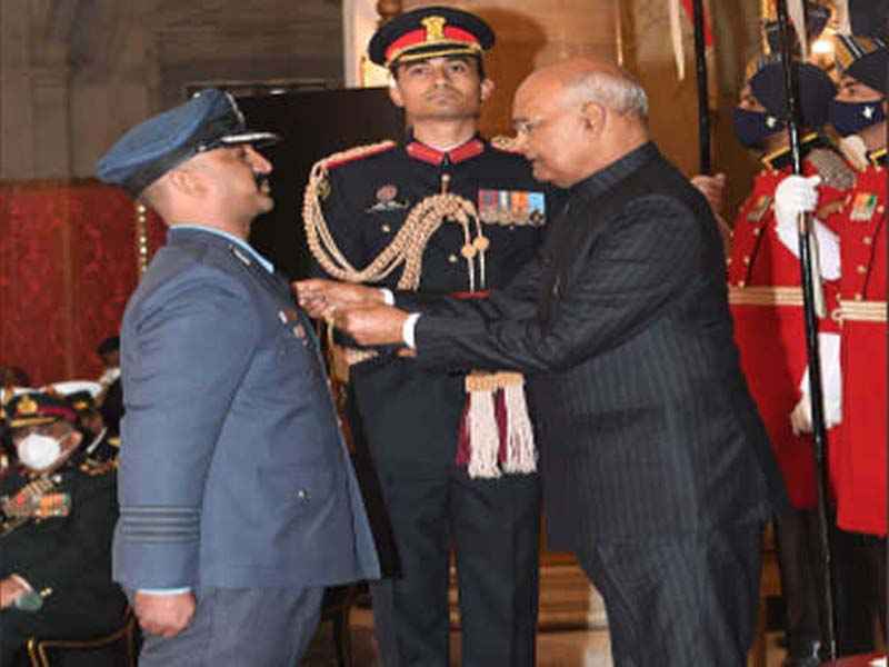 President presents gallantry awards