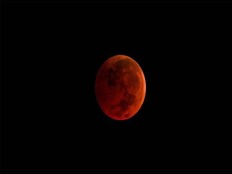 Roscosmos says turned around Aist-2D satellite to take photos of partial lunar eclipse